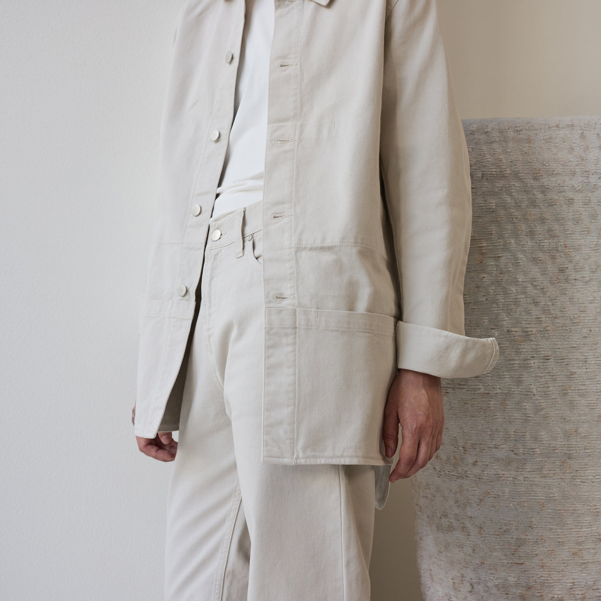 Nomen Nescio 320 Worker Denim Jacket white – close-up detail, snap buttons and patch pocket