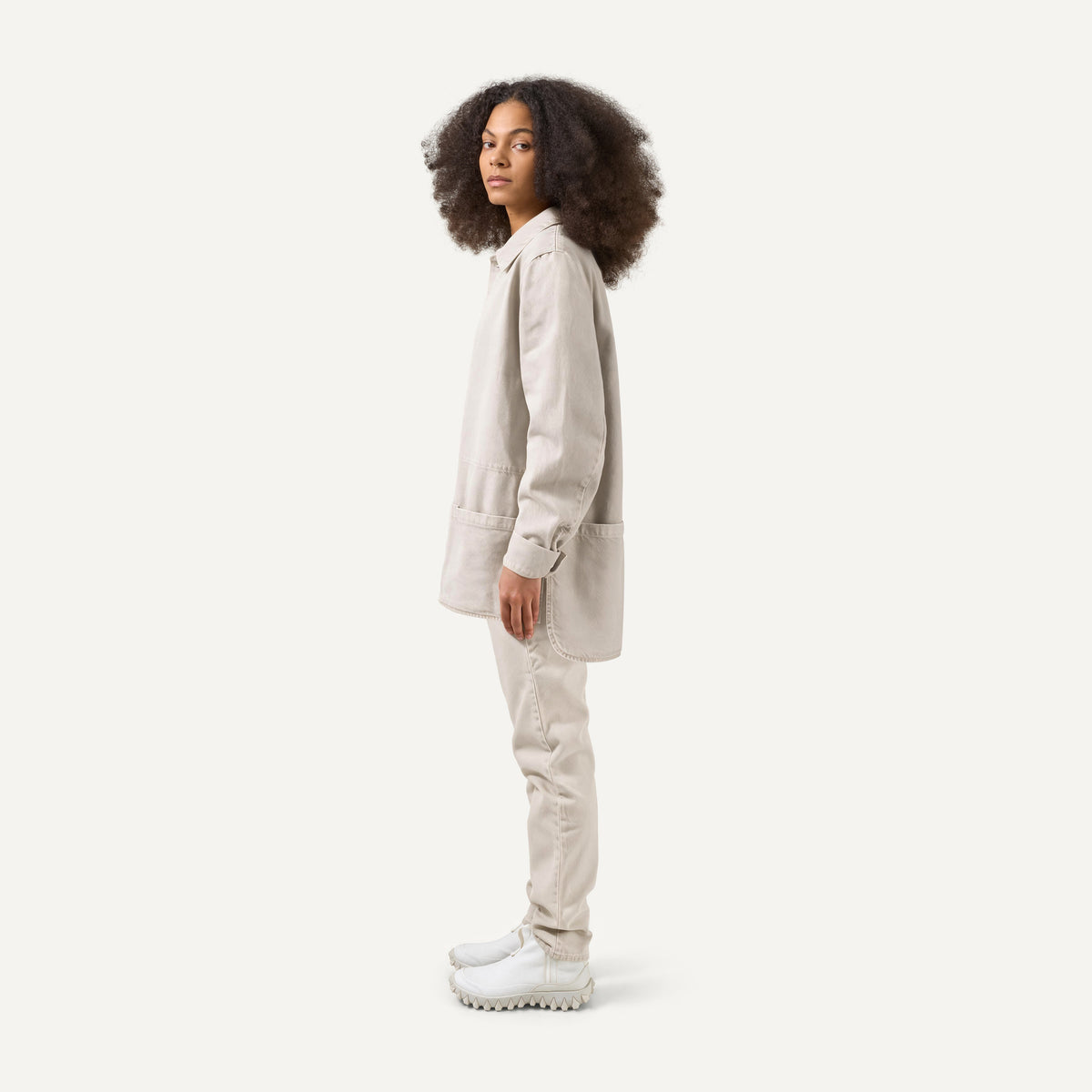 Nomen Nescio 320 Worker Denim Jacket white – model side view, full outfit